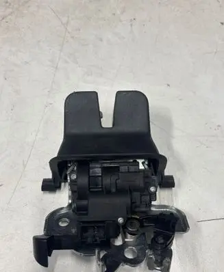 Volkswagen PASSAT B7 Loading door lock 3027215