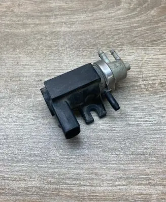 Volkswagen Golf IV Turbo solenoid valve 1J0906627A 72290325