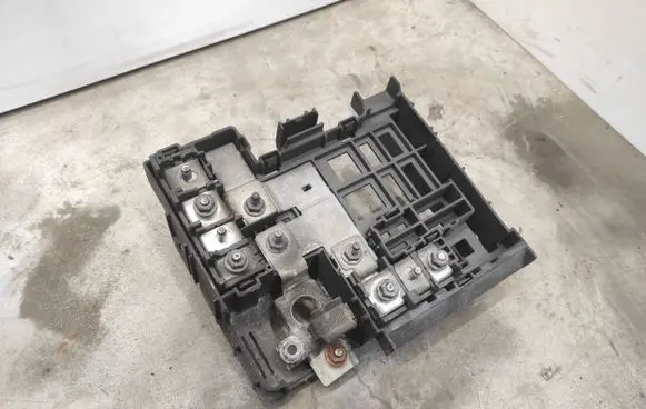 Ford Explorer VI Fuse module L1MT14A0S4AG