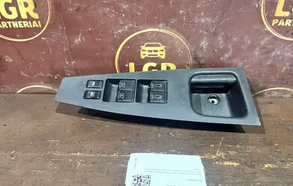 Nissan Quest Electric window control switch 809615Z100