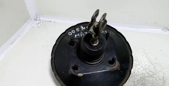 Mazda 121 Brake booster 83204103