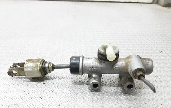 Toyota Avensis Verso Clutch master cylinder