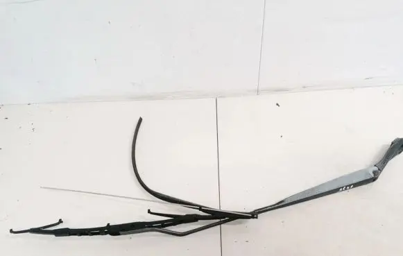 Volkswagen Golf V Front wiper blade arm