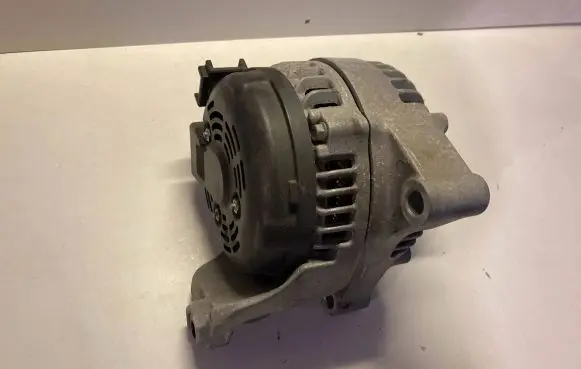 BMW 1 F20 F21 Generator/alternator 1042118183 7640131 01C23