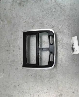 Volvo XC60 Dash center air vent grill 31497490