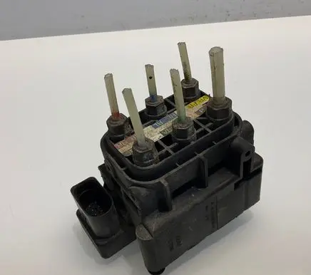 Mercedes-Benz S W221 Air suspension valve block A2513200058 2513200058