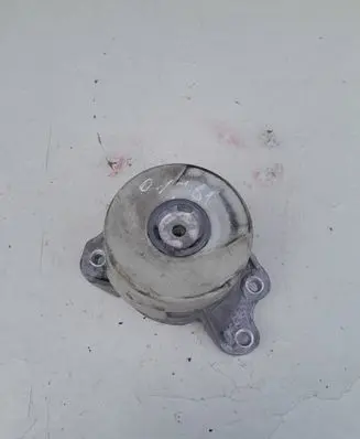 Engine mount bracket