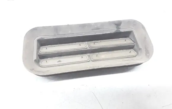 Quarter panel pressure vent