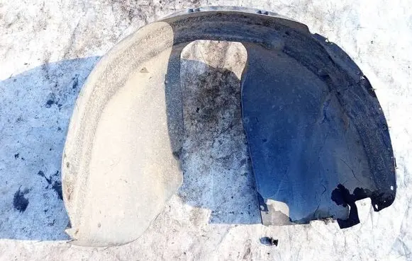 Front wheel arch liner splash guards