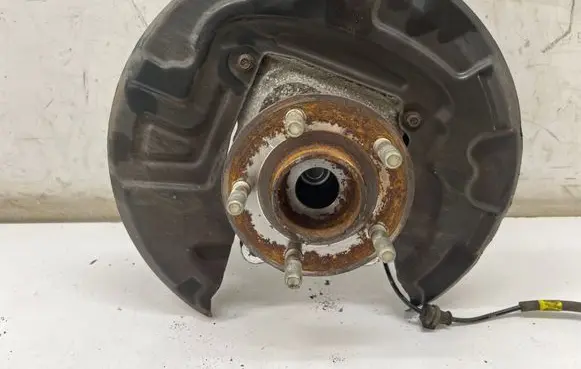 Rear wheel hub