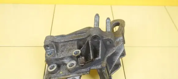 Ford Grand C-MAX Engine mounting bracket BM5G6F001EC JTDB