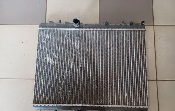 Citroen C4 I Coolant radiator 9645586780