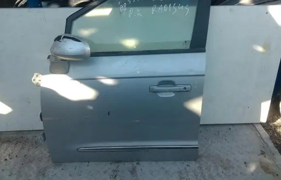 SsangYong Rodius Front door