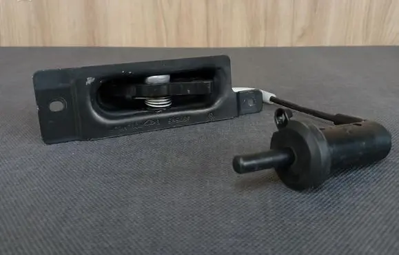 Mercedes-Benz Citan W415 Sliding door lock loop/hook striker 497565