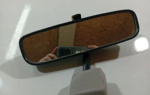 Rear view mirror (interior)
