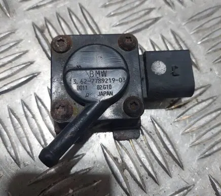 BMW 3 E90 E91 Exhaust gas pressure sensor 7789219 02G10 0011
