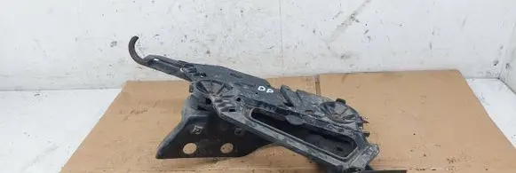 Skoda Octavia Mk2 (1Z) Headlight/headlamp mounting bracket 1Z0941340