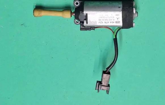 Mercedes-Benz E W210 Steering column adjust motor A2205400288 404476 4361