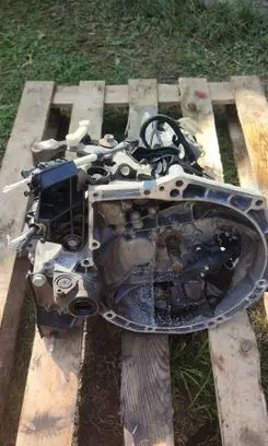 Peugeot 208 I Manual 5 speed gearbox 9674044810