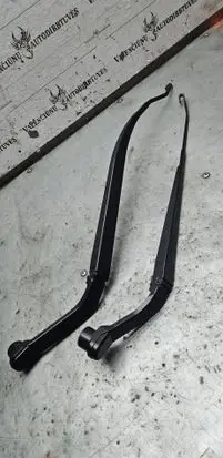 Mitsubishi Outlander Front wiper blade arm 8249 8250