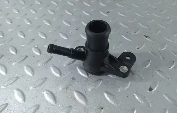 Volkswagen PASSAT B8 USA Engine coolant pipe/hose 06K121132H