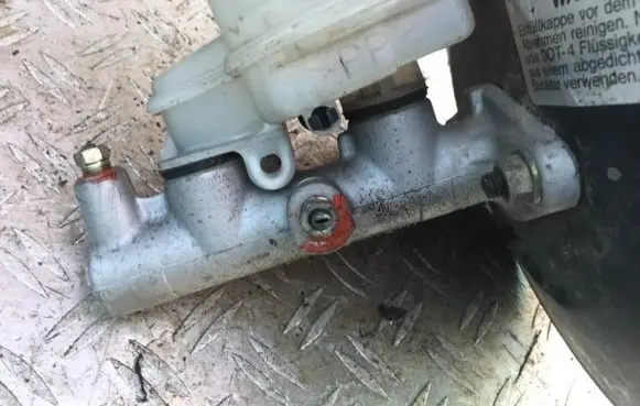 Mitsubishi Lancer Master brake cylinder