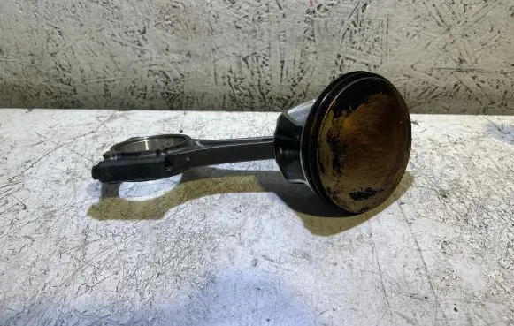 Jeep Grand Wagoneer Piston with connecting rod