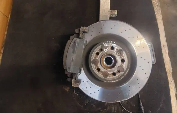 Mercedes-Benz ML W166 Front wheel hub spindle knuckle