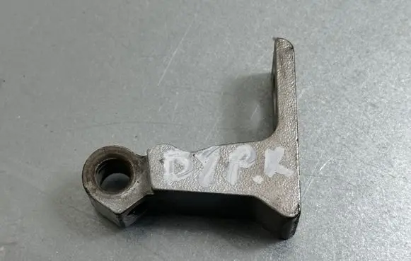 Volkswagen PASSAT B8 Front door upper hinge 8X0831403E