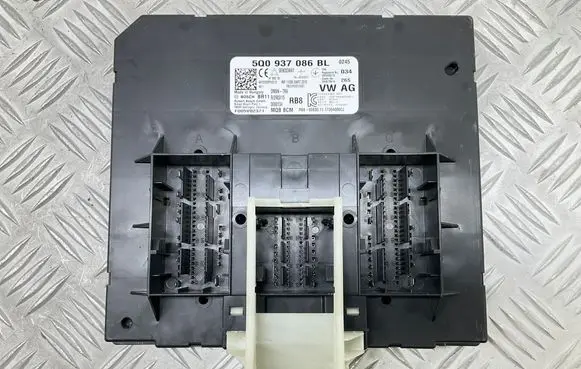 Volkswagen PASSAT B8 Comfort/convenience module 5Q0937086BL