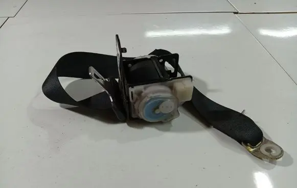 Toyota Corolla E120 E130 Rear seatbelt 733600217001A