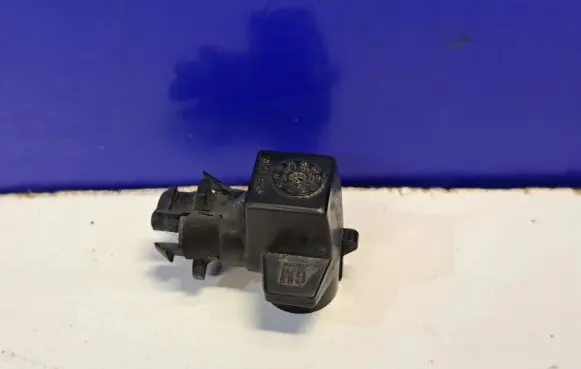 Saab 9-3 Ver1 Oil temperature sensor 9152245 09152245