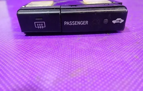 Toyota Avensis Verso Windscreen/window heater switch 