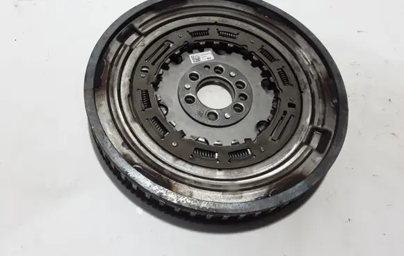 Renault Captur Dual mass flywheel 123105323R