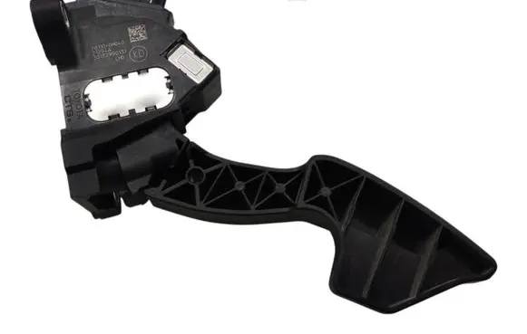 Accelerator throttle pedal
