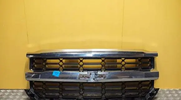Chevrolet Silverado Front bumper upper radiator grill 23380362 2809