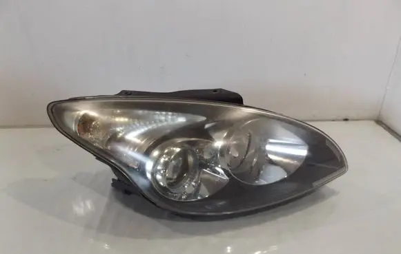 Hyundai i30 Headlight/headlamp 921022R