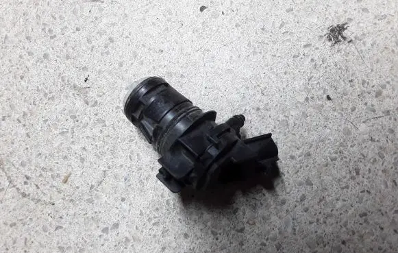 Mazda CX-5 Windscreen/windshield washer pump 8603109210