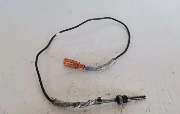 Volkswagen Golf V Exhaust gas temperature sensor 03G906088D