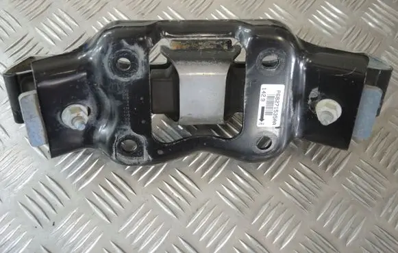 Jeep Wrangler Gearbox mounting bracket 68271535AA