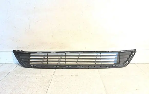 Toyota Avensis T270 Front bumper lower grill 5311205100