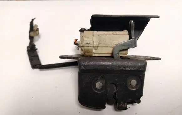 Fiat Punto (188) Tailgate/trunk/boot lock/catch/latch 043543
