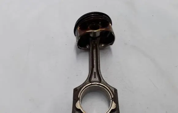 Volvo XC90 Piston with connecting rod 30637671