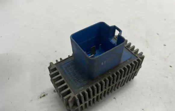 Opel Zafira B Glow plug pre-heat relay 55353011