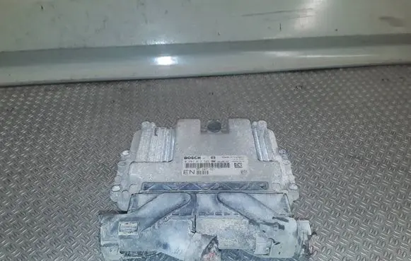 Opel Zafira B Engine control unit/module 0281013593 1039S18791 55205621