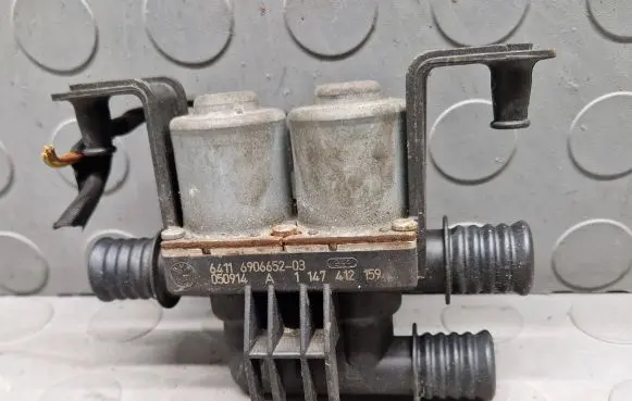 BMW 5 E39 Coolant heater control valve 6906652