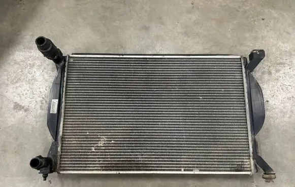 Audi A4 S4 B7 8E 8H Coolant radiator 8E0121251A