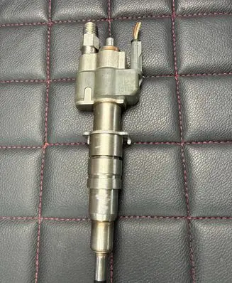 BMW 3 E90 E91 Fuel injector 7589048 10181010 PA66GF3596