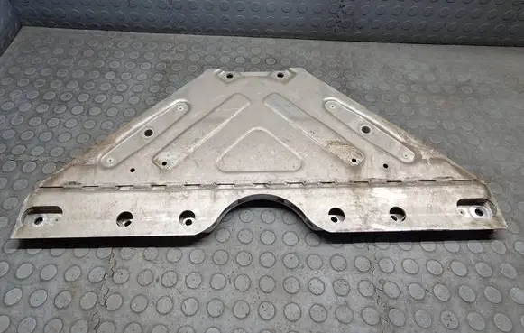 BMW 2 Active Tourer U06 Engine splash shield/under tray 9465403
