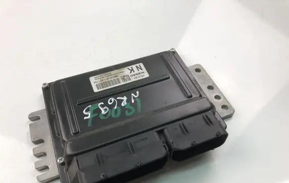 Nissan Primera Engine control unit/module MEC37071